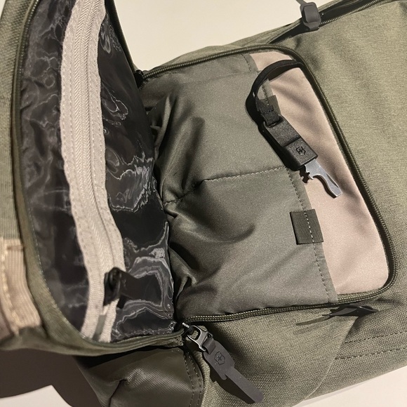 Victorinix Backpack - Brand New - Picture 2 of 4